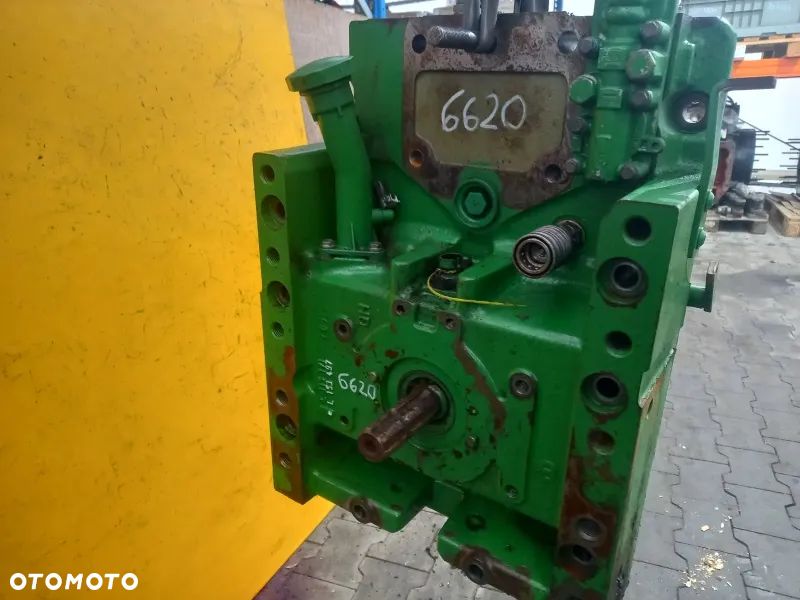 Elementy obudowa tylnego WOM PTO L153497 John Deere 6620 - 1
