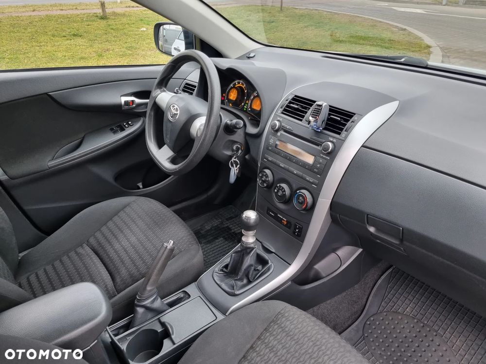 Toyota Corolla 1.6 Terra - 12