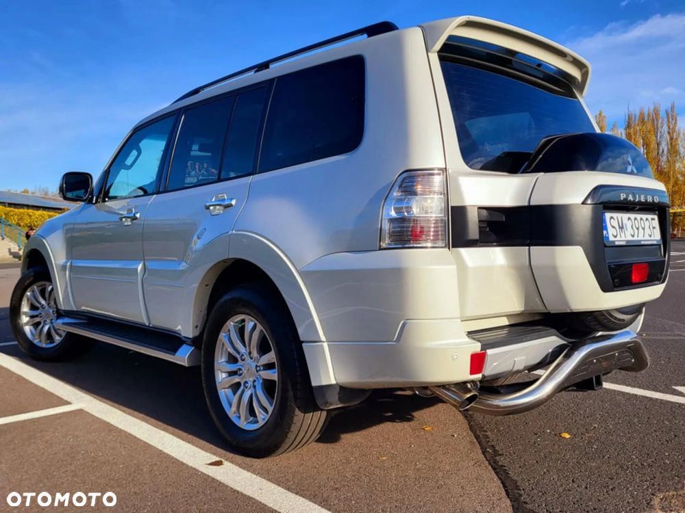 Mitsubishi Pajero - 20