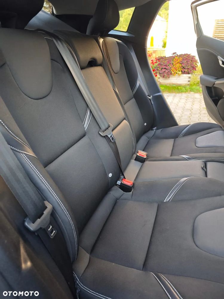 Volvo V40 D2 Drive-E Base - 17