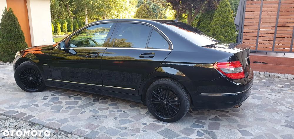 Mercedes-Benz Klasa C 180 CGI Automatik BlueEFFICIENCY Avantgarde - 11