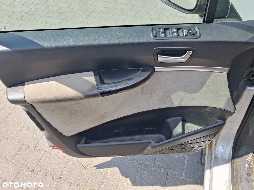 Citroen C8 Peugeot 807 silnik kompletny 2.2 HDI 128KM 4HW DW12 TED4 kolektor przepustnica wtrysk pompa alternator sprężarka skrzynia biegów dwumasa drzwi EZR srebrne klapa maska zderzak lusterko listwa przesuwne boczne klamka zamek rolka wahacz czujnik ciśnienia doładowania mikrostyk blenda pas konsola schowek boczek drzwi fotel obrotowy fotele elektryczne magistrala wody podsufitka panel sterownik wyświetlacz moduł szyba poduszka kierownica manetki zwijak radio mechanizm wydech tłumik mcperson zacisk hamulcowy lampa felga hak czujnik parkowania moduł BSM BSI lampa xenon europa zbiorniczek rura przewód wyświetlacz NA CZĘŚCI WSZYSTKIE CZĘŚCI - 16