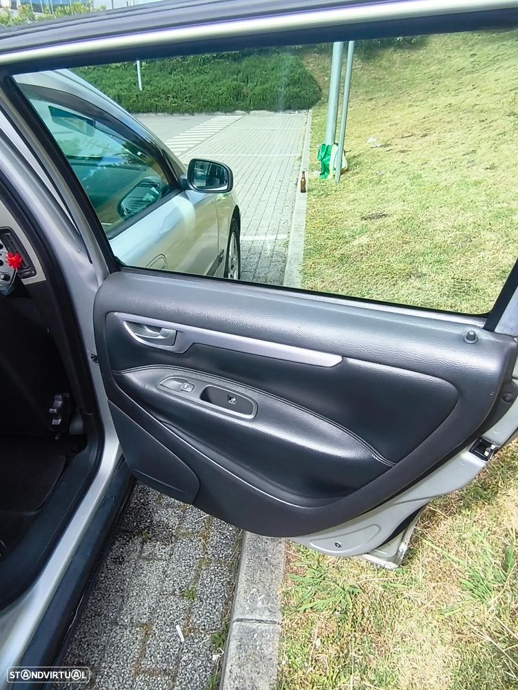 Volvo V70 2.4 D5 - 18