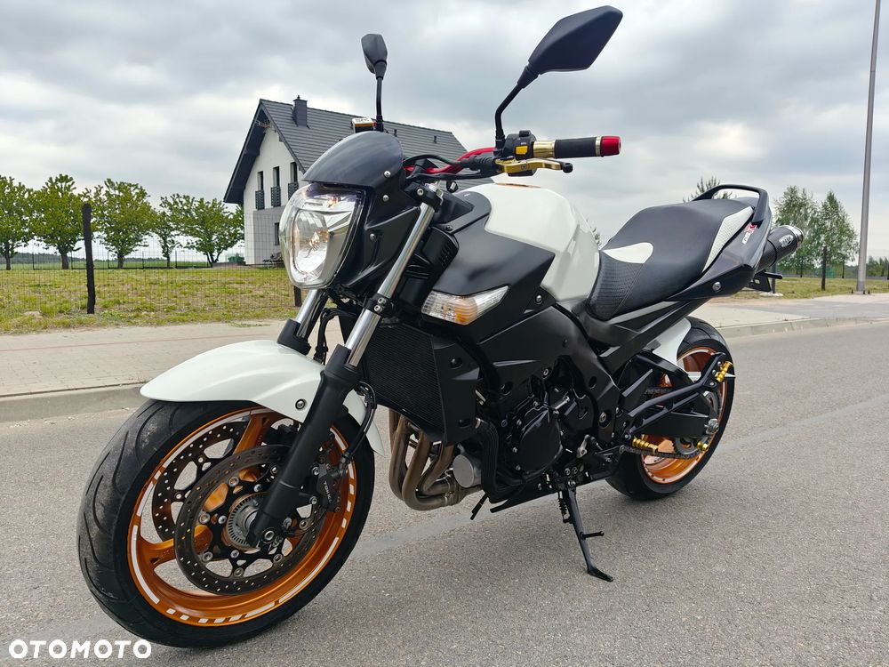 Suzuki GSR - 1