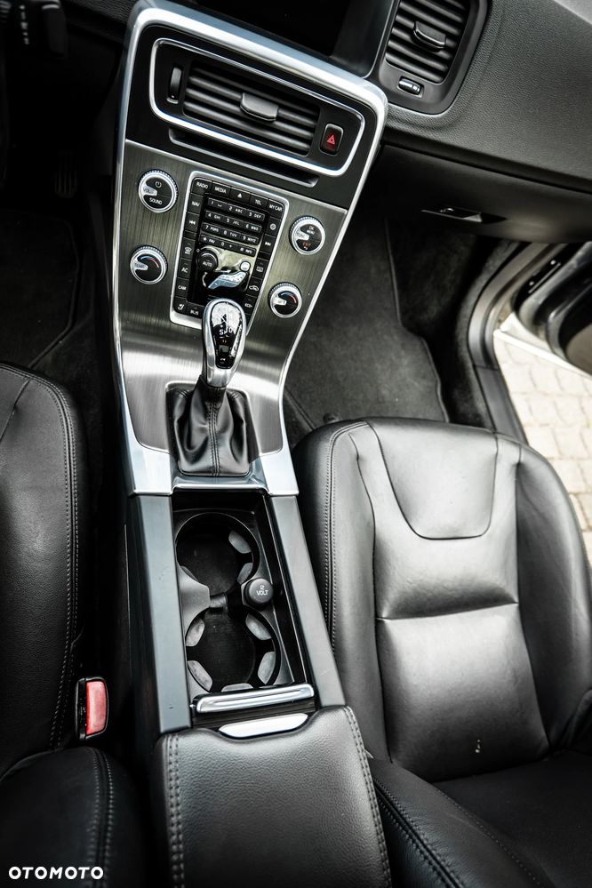 Volvo S60 T5 Geartronic Momentum - 25