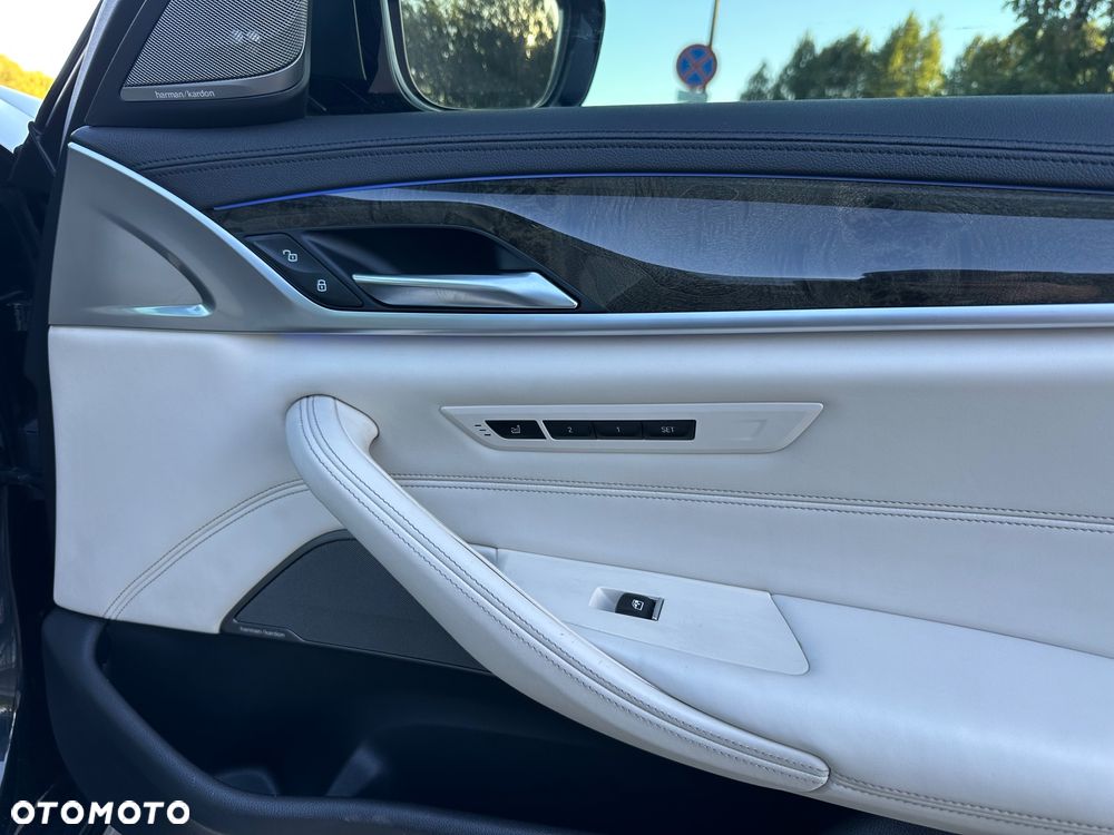 BMW Seria 5 M550i xDrive sport - 20