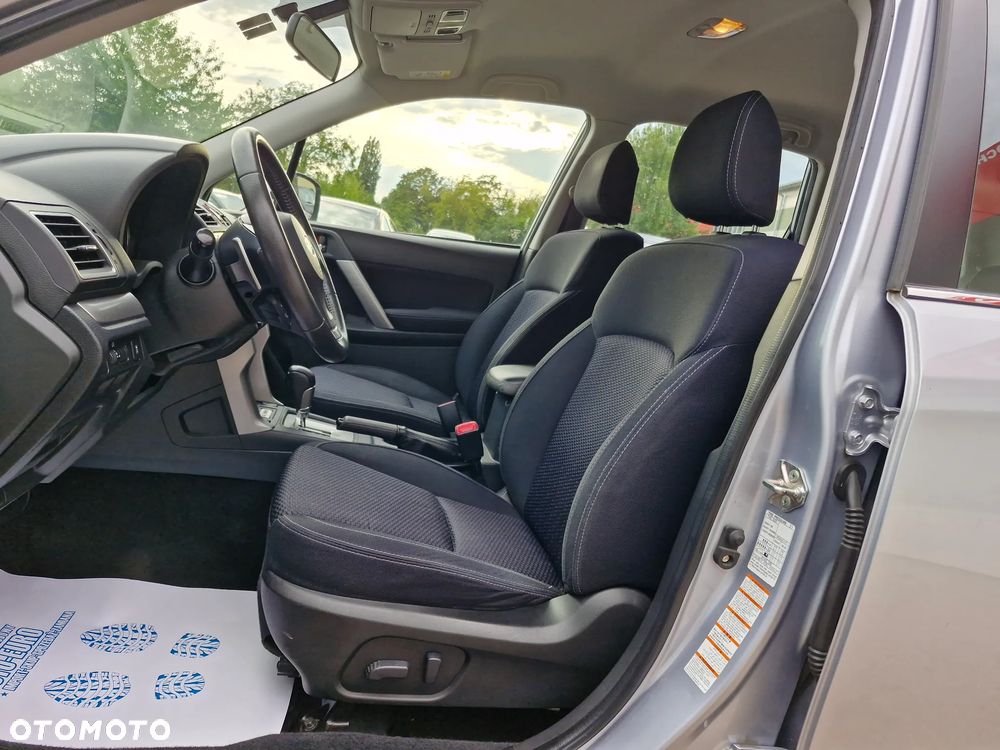 Subaru Forester 2.0i Exclusive Lineartronic - 12
