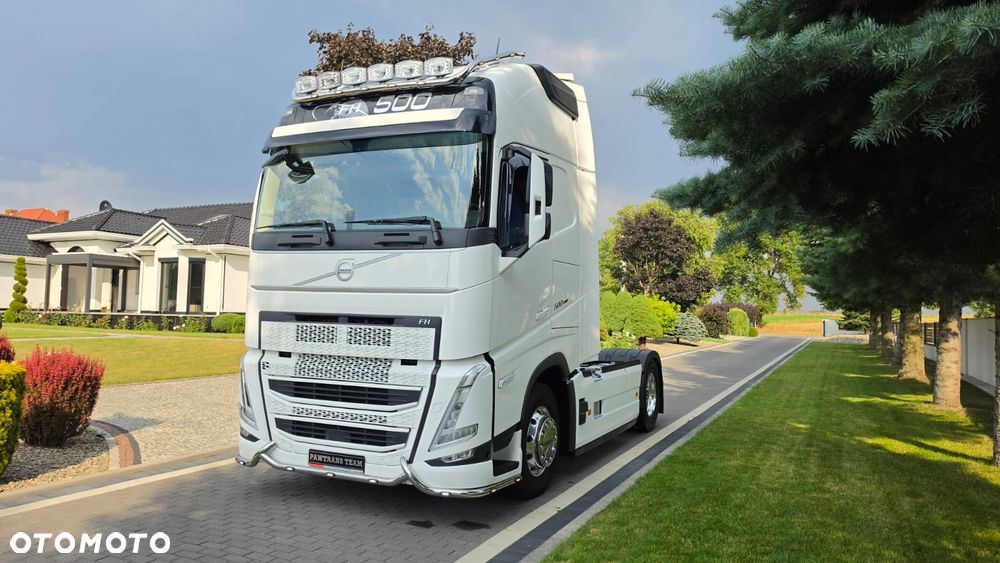 Volvo ///FH///500///2023/// GLOBETROTTER///XXL///FULLLED/// VIRTUAL COCPIT///KLIMATYZACJA POSTOJOWA///ALUFELGI///RADARY/// KAMERA///WYŚWIETLACZ OBCIĄŻENIA/// ZABUDOWY MIĘDZYOSIOWE/// STAN BARDZO DOBRY - 1