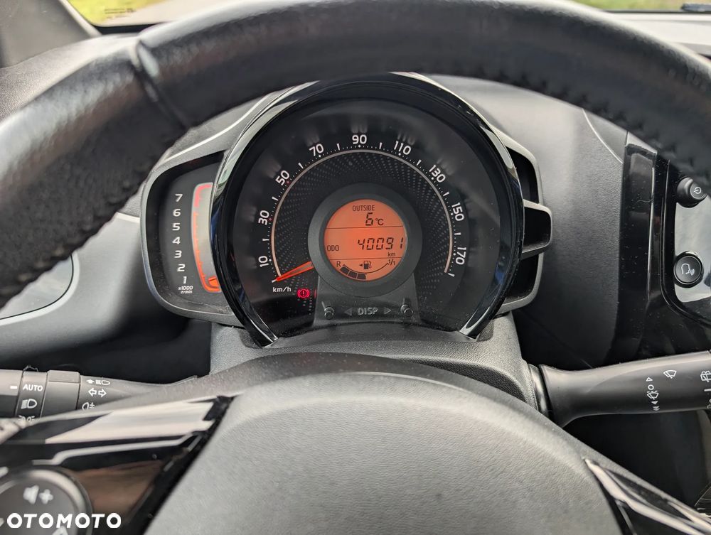 Toyota Aygo 1.0 VVT-i JBL Edition - 10