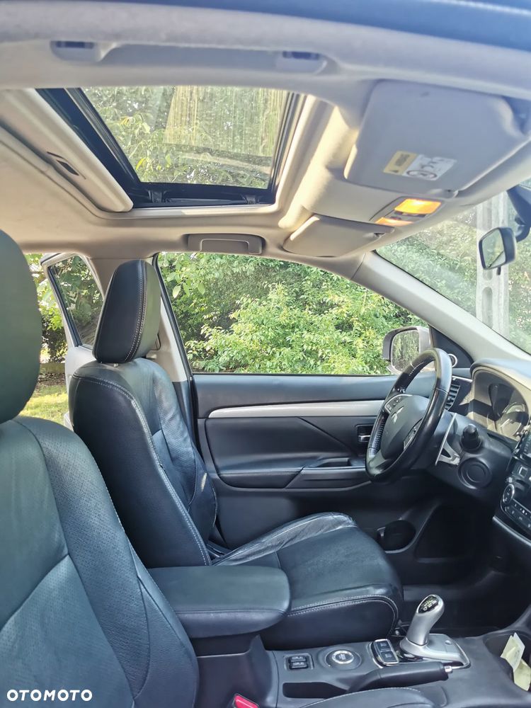 Mitsubishi Outlander 2.0 4WD Plus - 14
