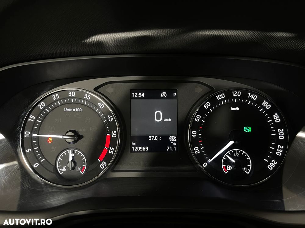 Skoda Octavia 2.0 TDI DSG Ambition - 25