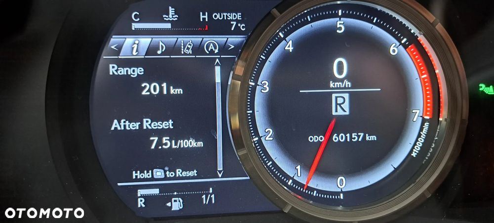 Lexus RC 200t / 300 F Sport - 25