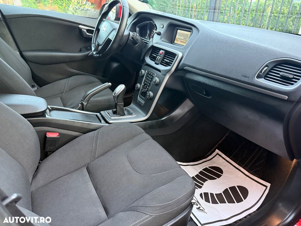 Volvo V40 T2 Momentum - 18