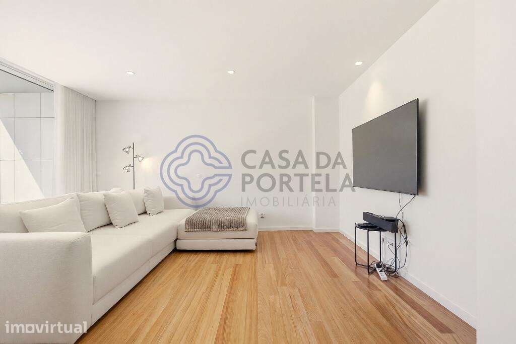 Apartamento T3 como novo, com 2 lugares de garagem e arrecadação — Pát - Grande imagem: 3/29