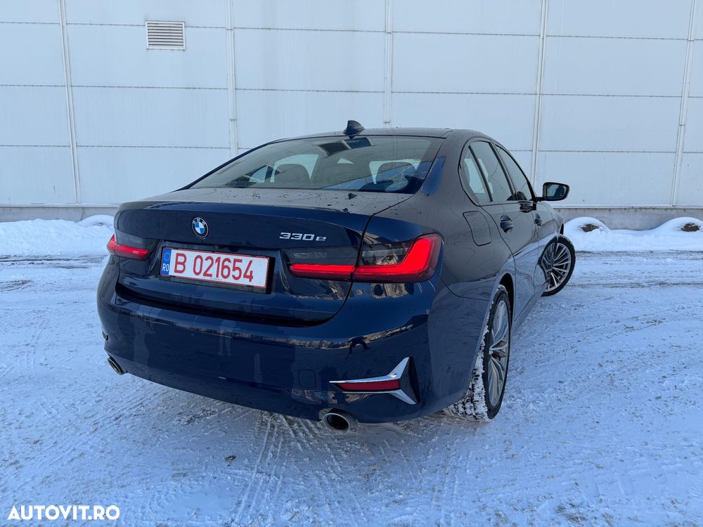 BMW Seria 3 330e Aut. Luxury Line - 19