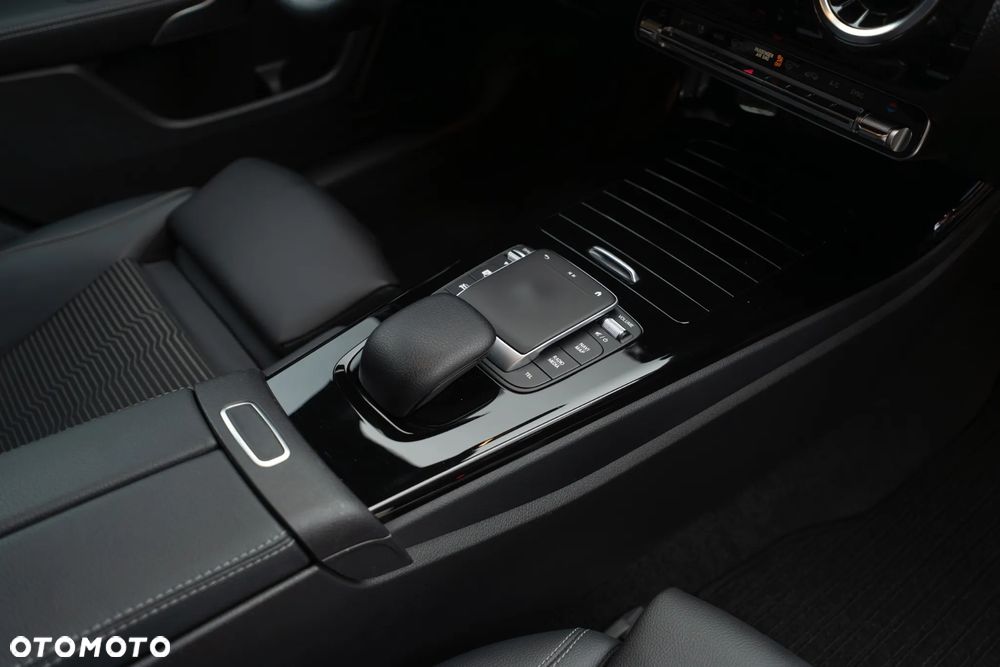 Mercedes-Benz Klasa A 180 Progressive 7G-DCT - 19
