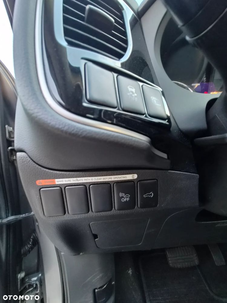 Mitsubishi Outlander - 27