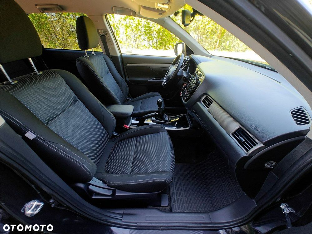 Mitsubishi Outlander - 16