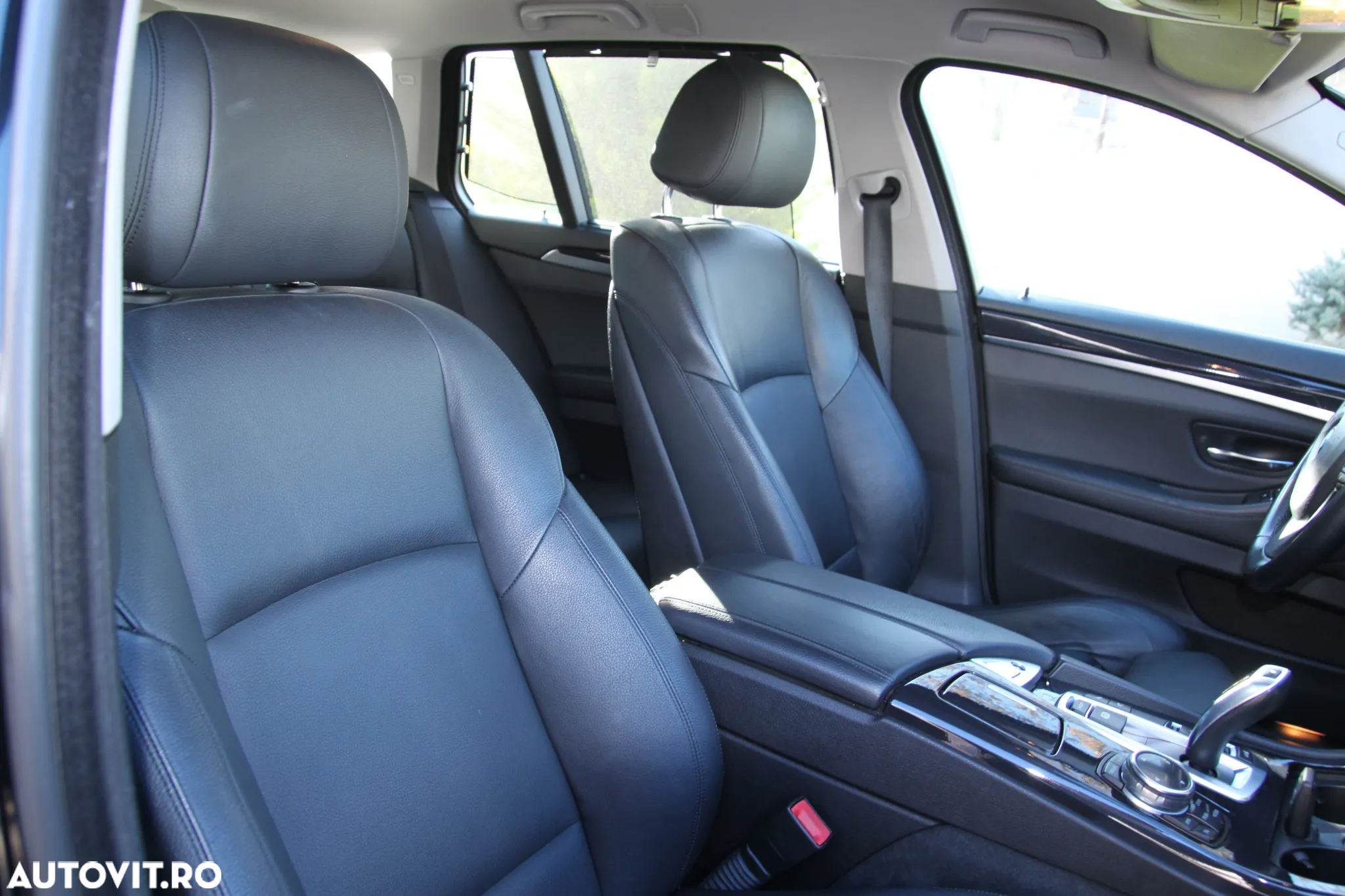 BMW Seria 5 520d xDrive - 28