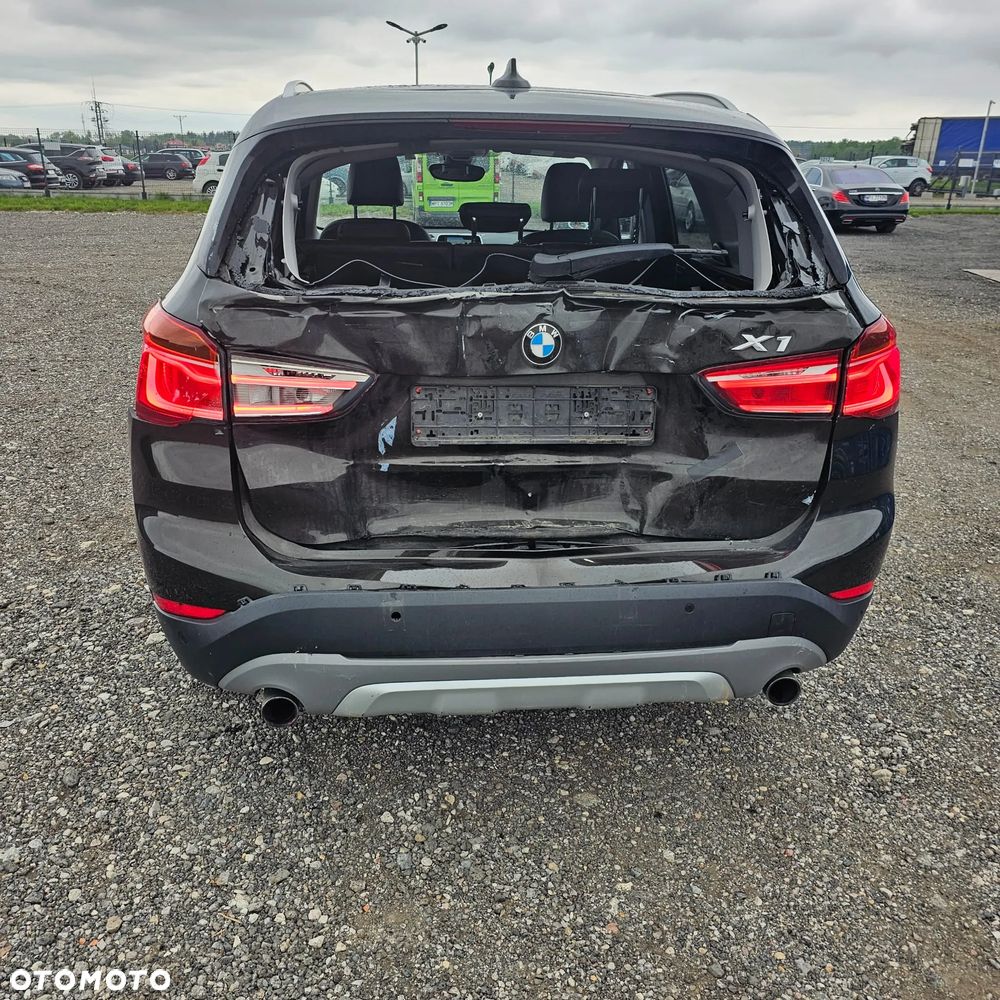 BMW X1 xDrive20i Sport Line - 24