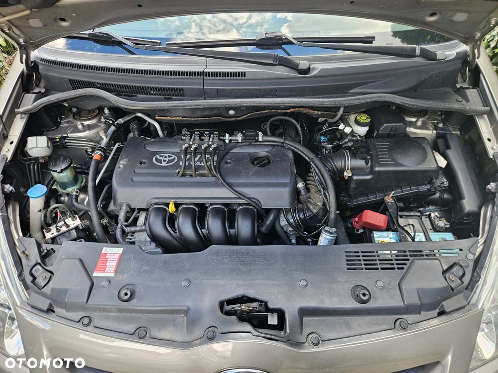 Toyota Corolla Verso - 23