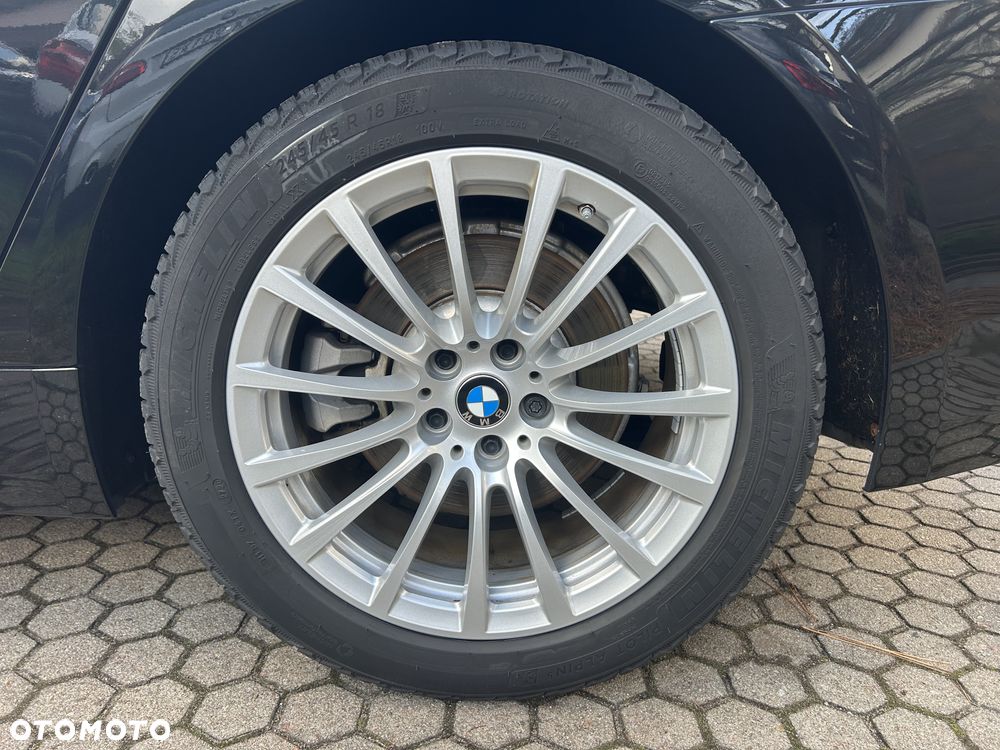 BMW Seria 5 520d Sport Line - 30