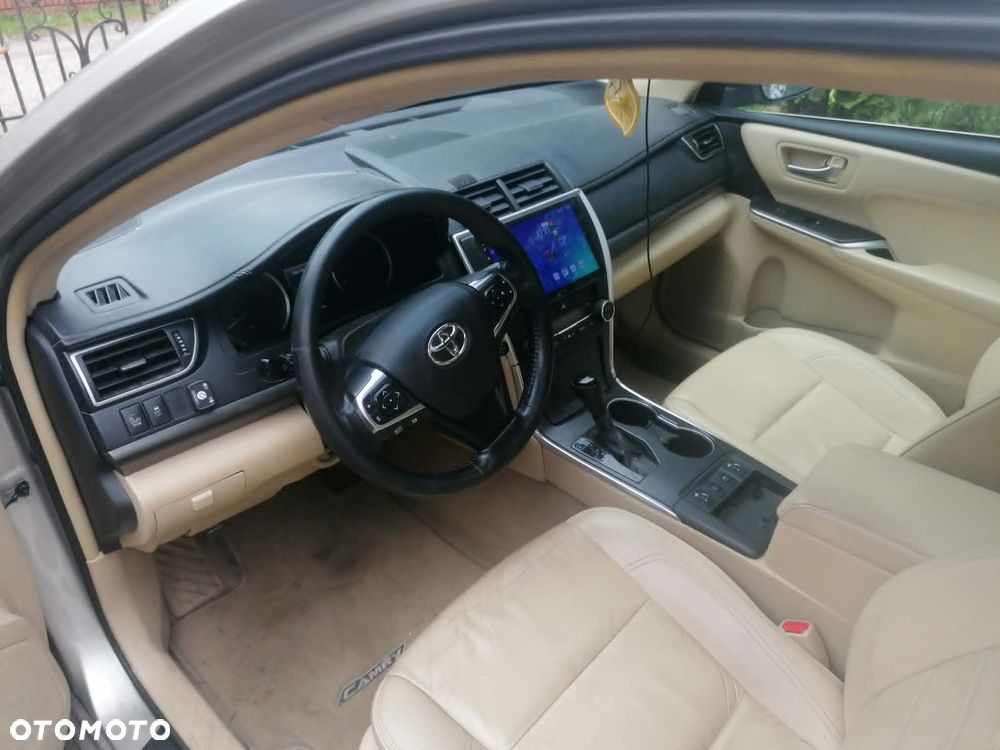 Toyota Camry 2.5 Hybrid LE - 11