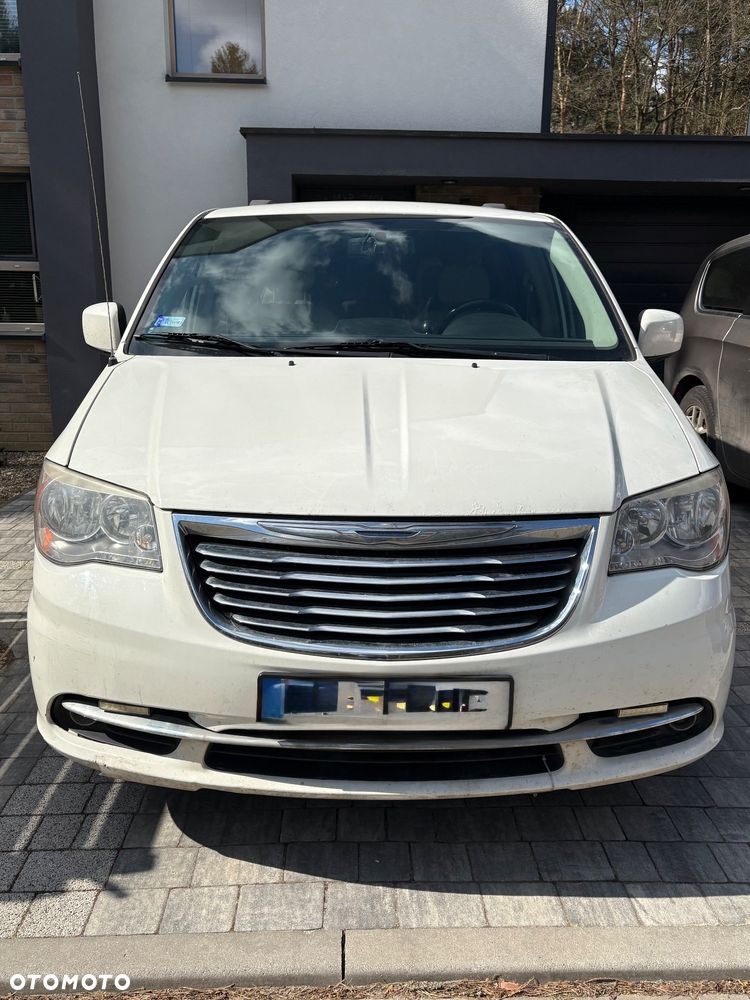 Chrysler Town & Country - 3
