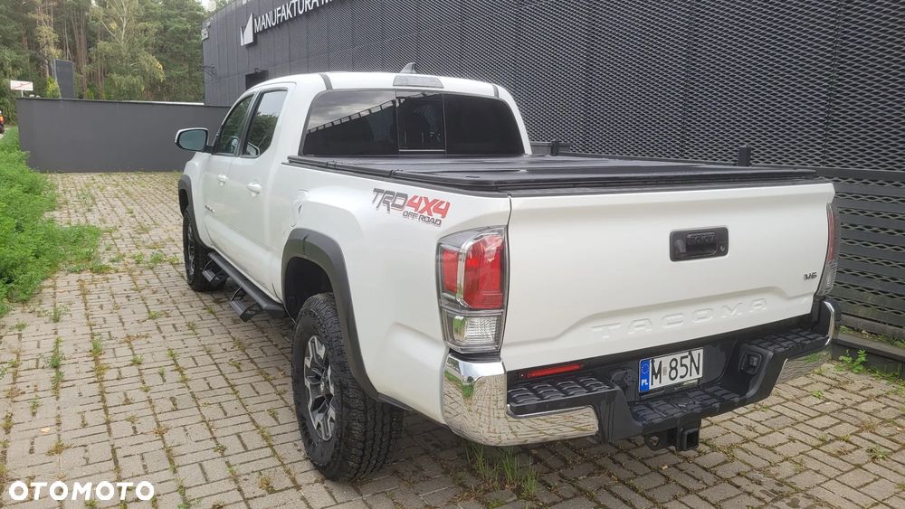 Toyota Tacoma - 4