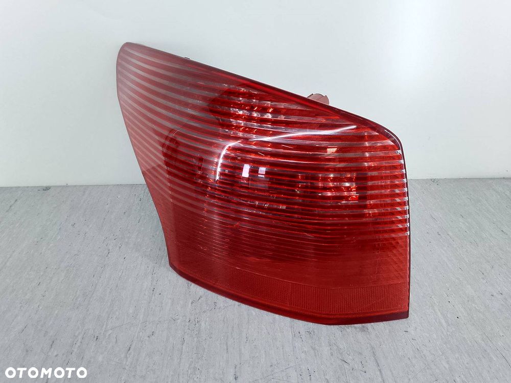LAMPA TYLNA LEWA PEUGEOT 407 KOMBI - 6