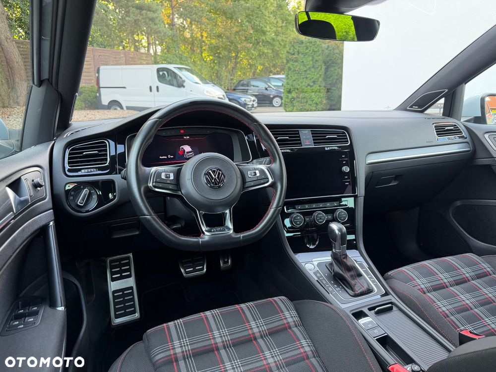 Volkswagen Golf GTI (BlueMotion Technology) DSG - 23