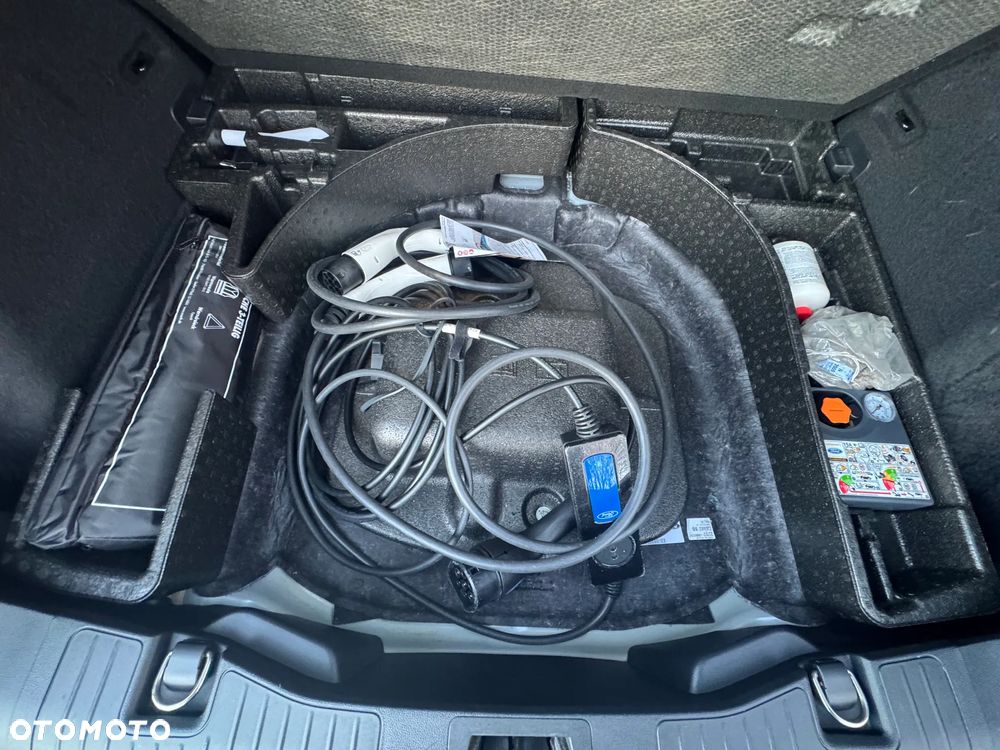 Ford Kuga 2.5P PHEV FWD ST-Line X - 33