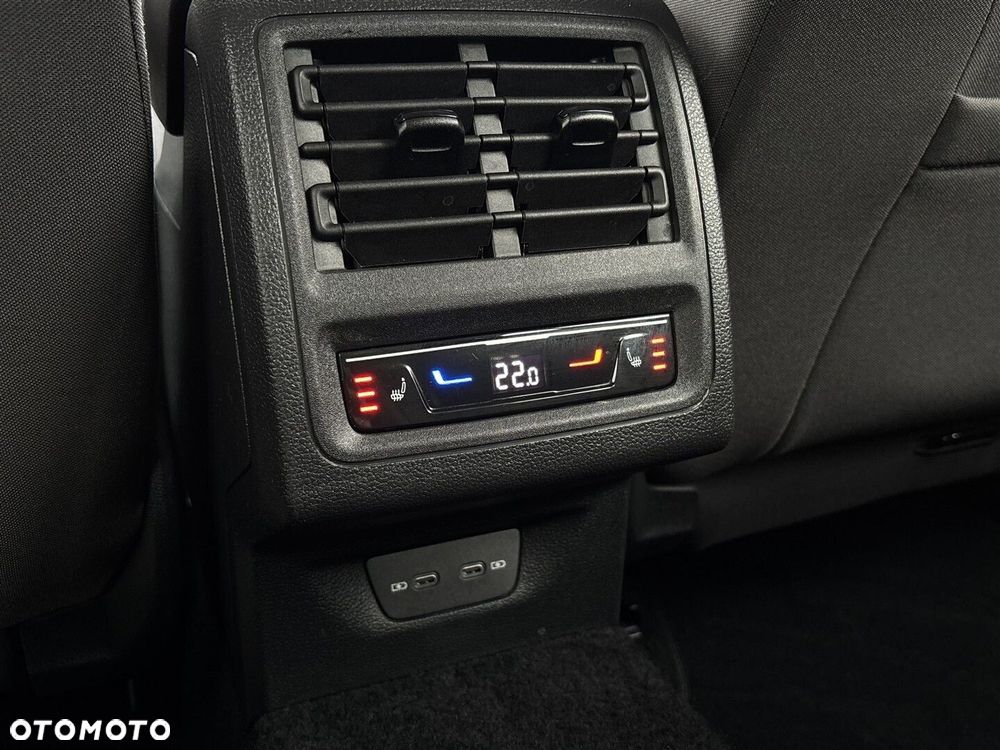 Volkswagen Golf - 34