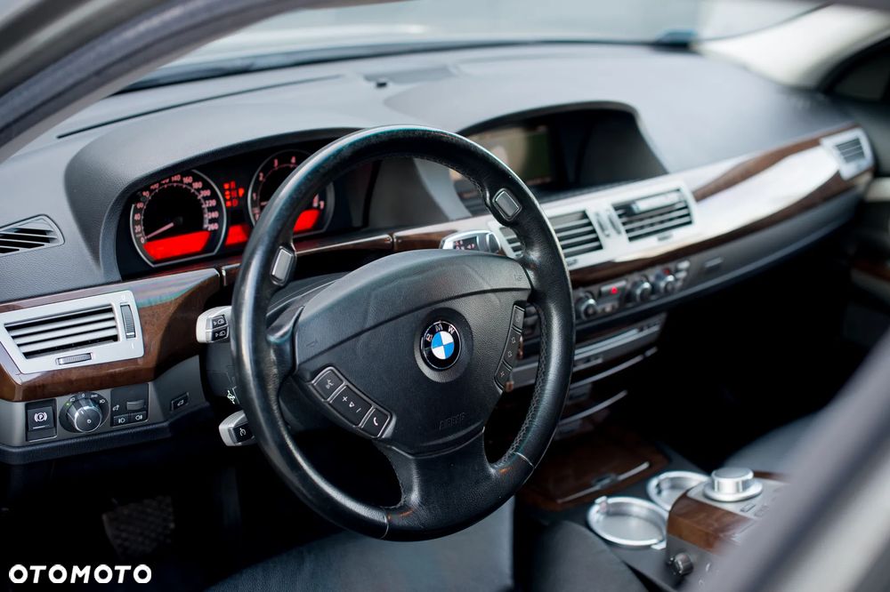 BMW Seria 7 750i - 19