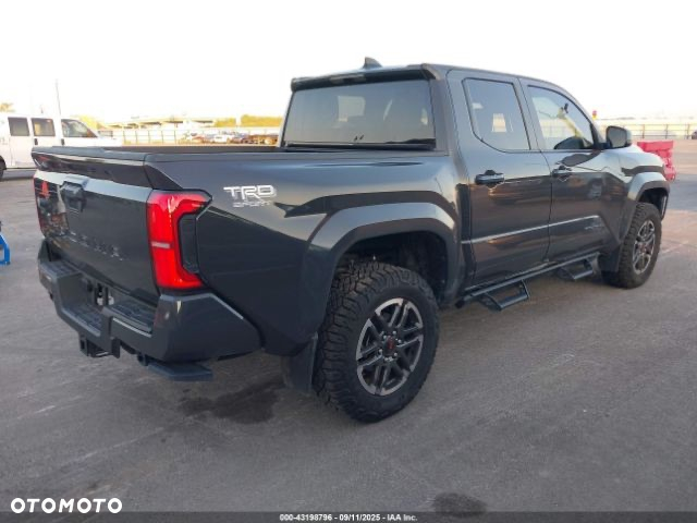 Toyota Tacoma - 7