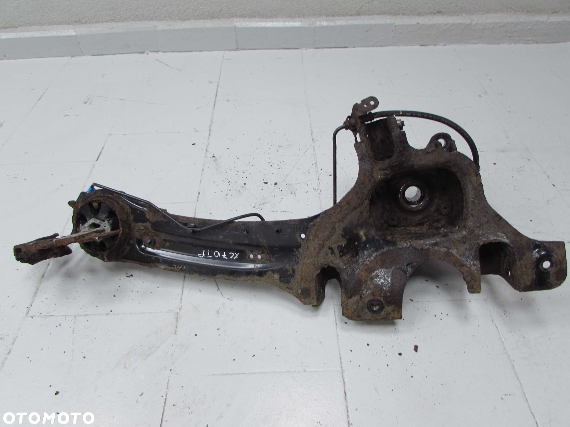 VOLVO XC70 III V70 III AWD 07-16 PIASTA ZWROTNICA WAHACZ TYL PRAWY 7G915A968 - 5
