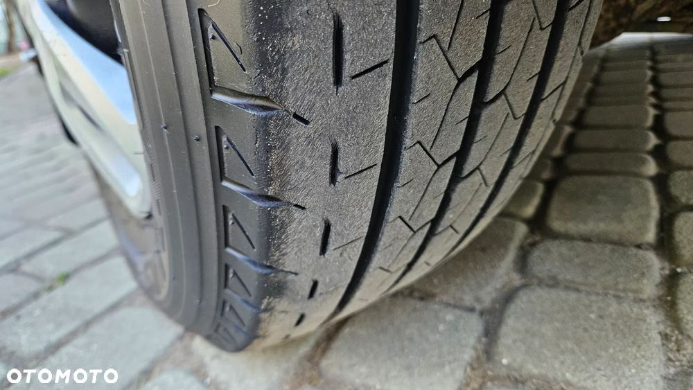 Iveco Daily 35S17 3,0D 170KM I Właściciel L2H2 Średniak Hak 3,5T Webasto Klima Fotel Bujany - 39