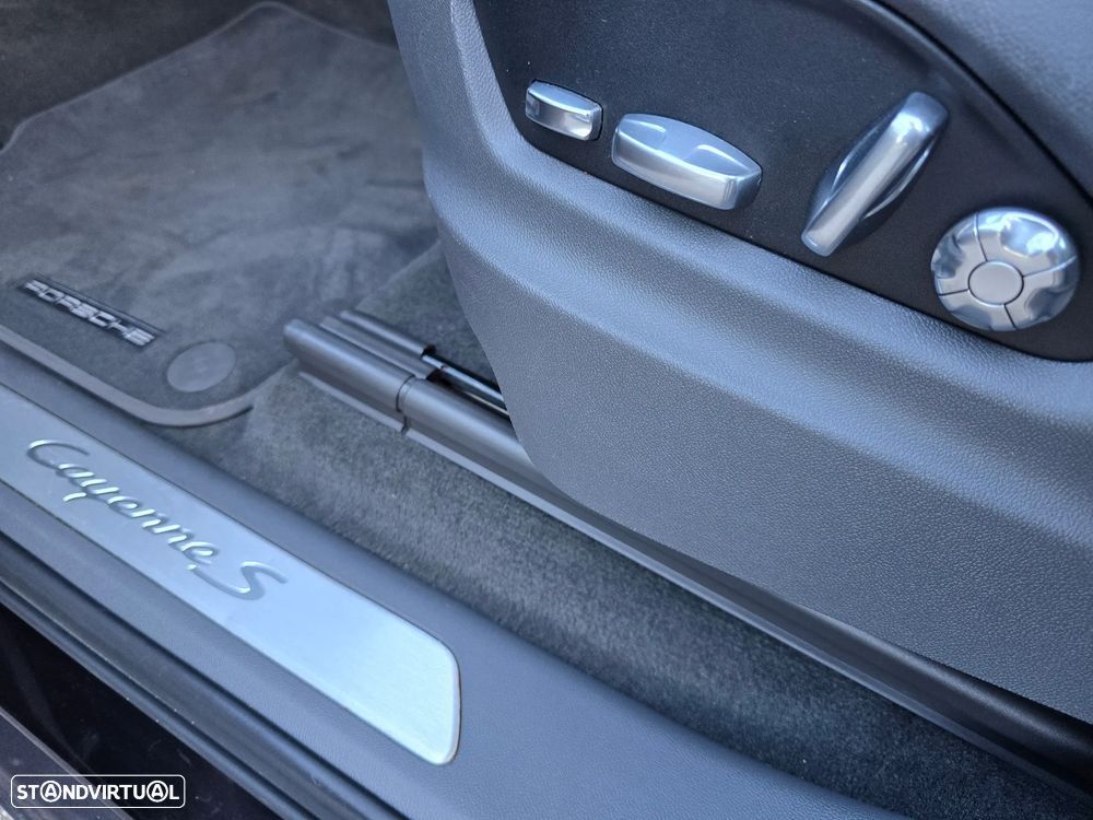 Porsche Cayenne S - 16