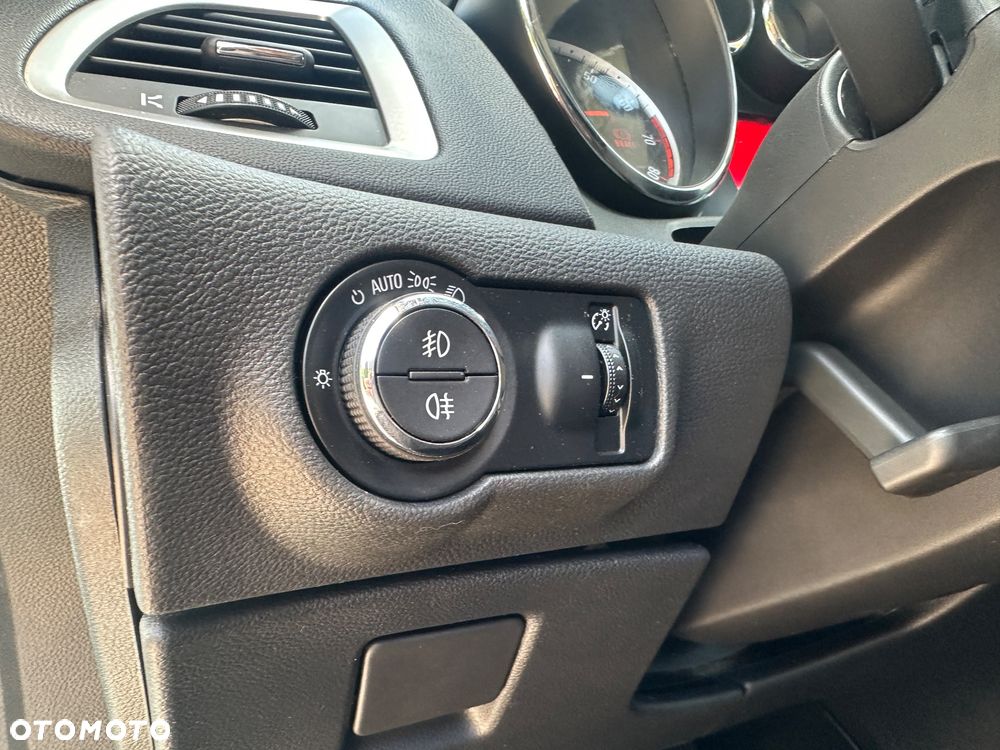 Opel Astra 1.6 Turbo Edition - 22