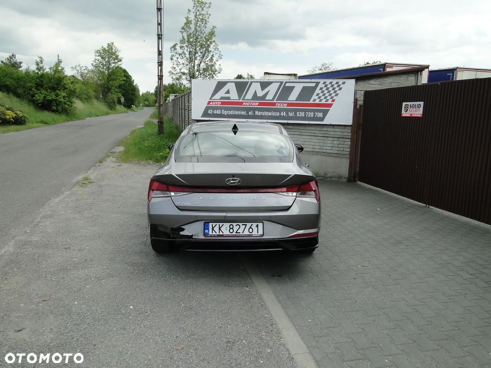 Hyundai Elantra 1.6 Smart - 16