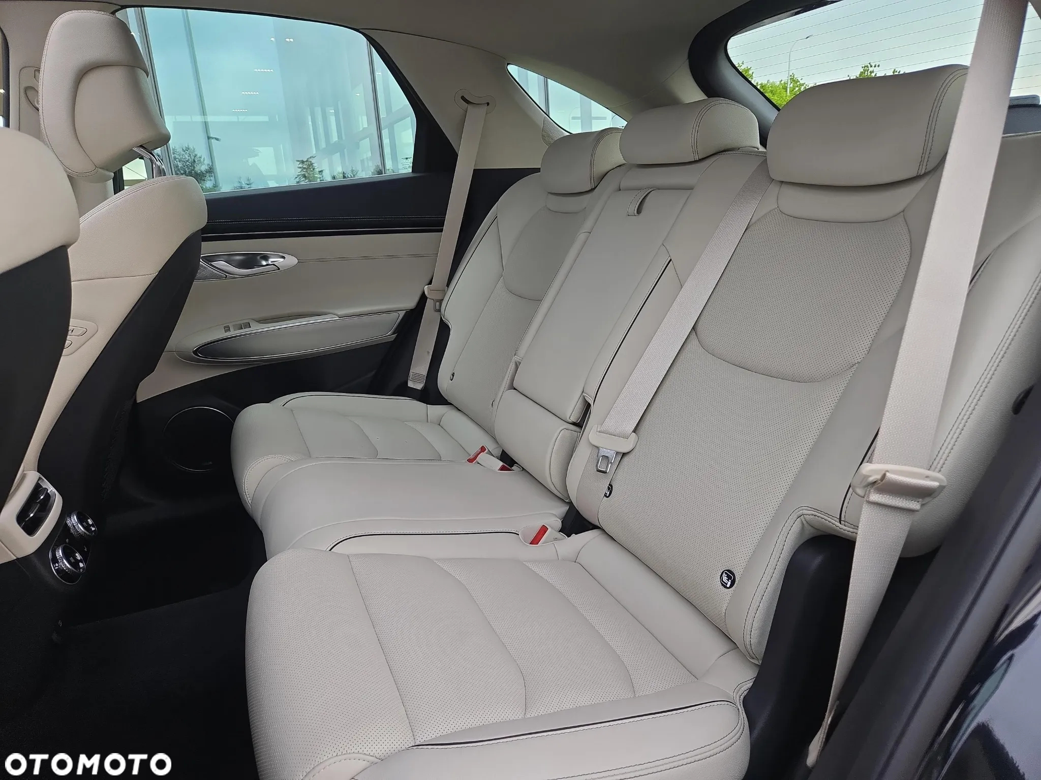 Genesis GV70 2.5T AWD AT8 Luxury Line - 16