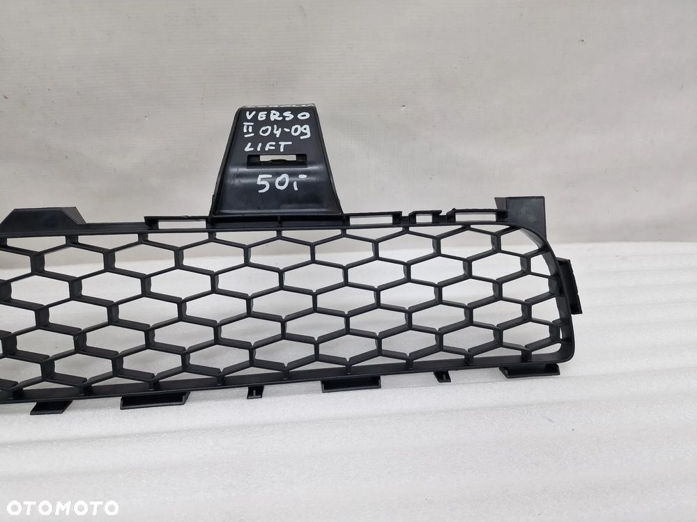 TOYOTA COROLLA VERSO II LIFT 06-08 KRATKA ŚRODKOWA ZDERZAKA PRZEDNIEGO , NR 531120F030  , NR AUKCJI K213 - 4