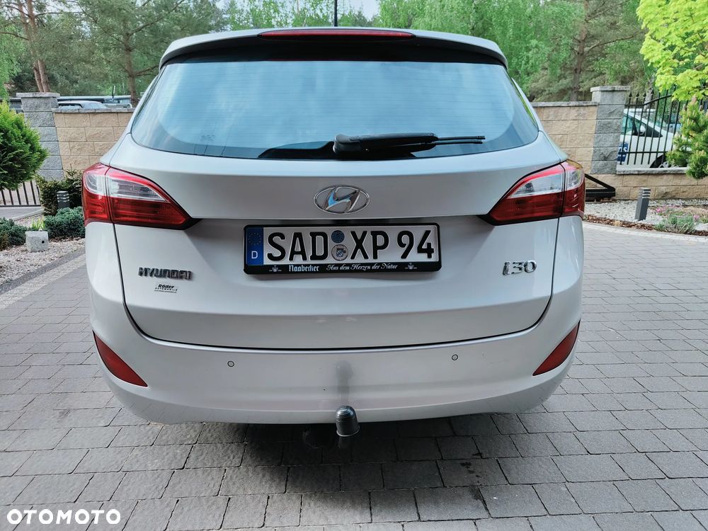 Hyundai i30 blue Kombi 1.6 CRDi Classic - 29
