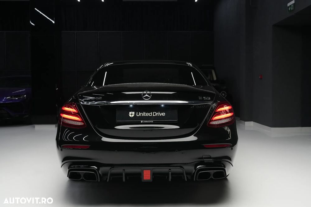 Mercedes-Benz E AMG 53 4MATIC Aut. - 31