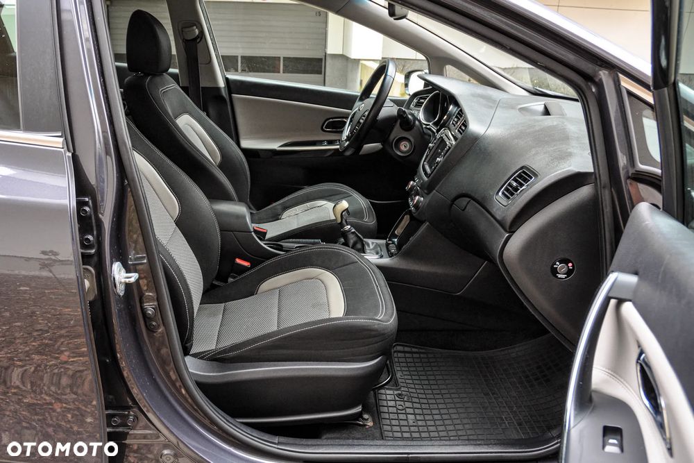 Kia Ceed - 11