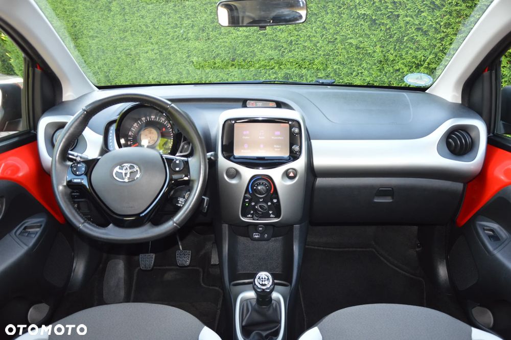 Toyota Aygo x-play touch - 13