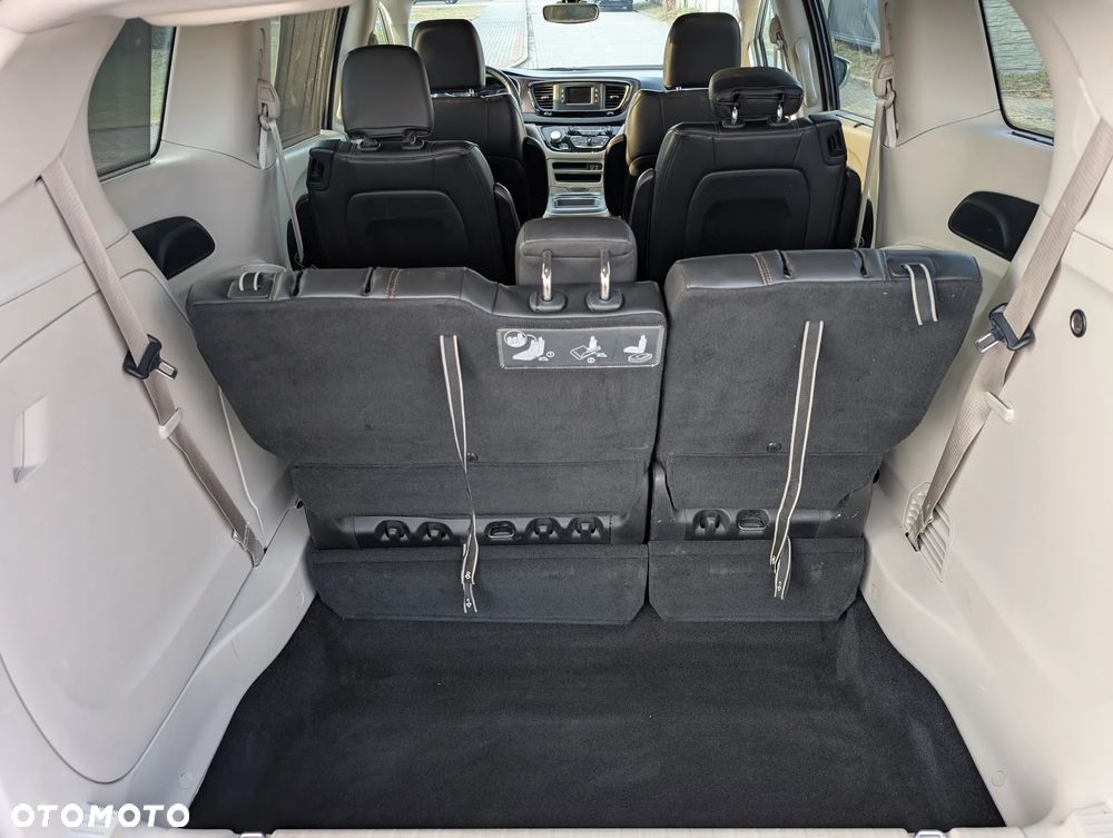 Chrysler Pacifica - 9