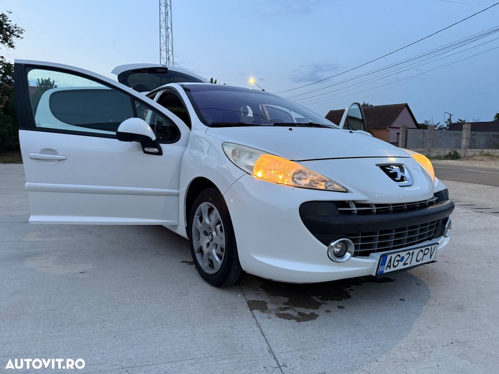 Peugeot 207 1.6HDI Feline - 11