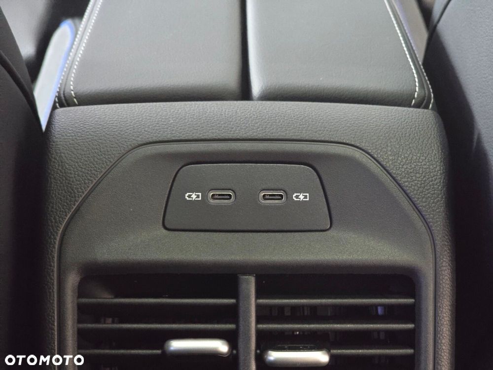 Volkswagen Passat Variant 2.0 TSI R-Line Plus DSG - 23