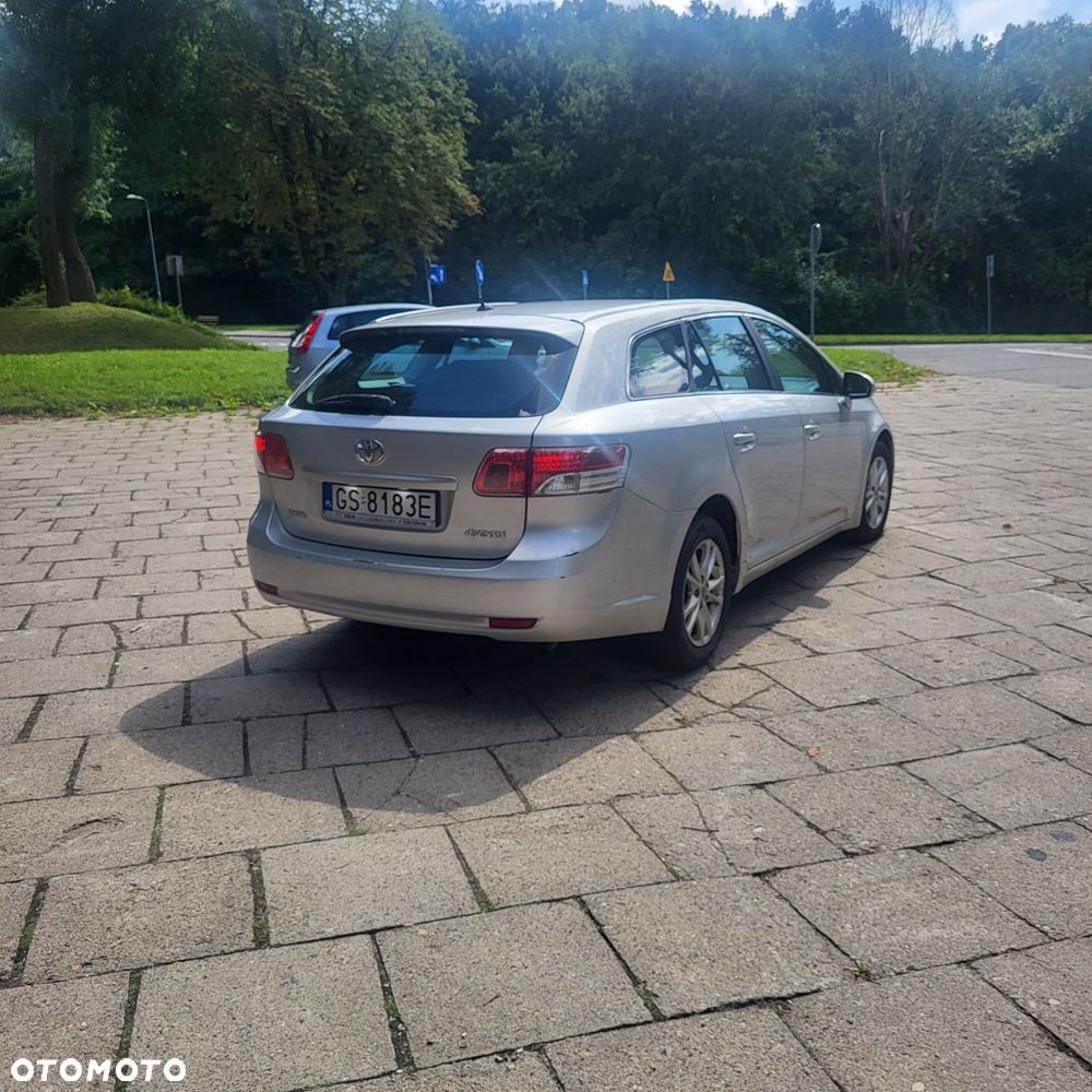 Toyota Avensis - 2